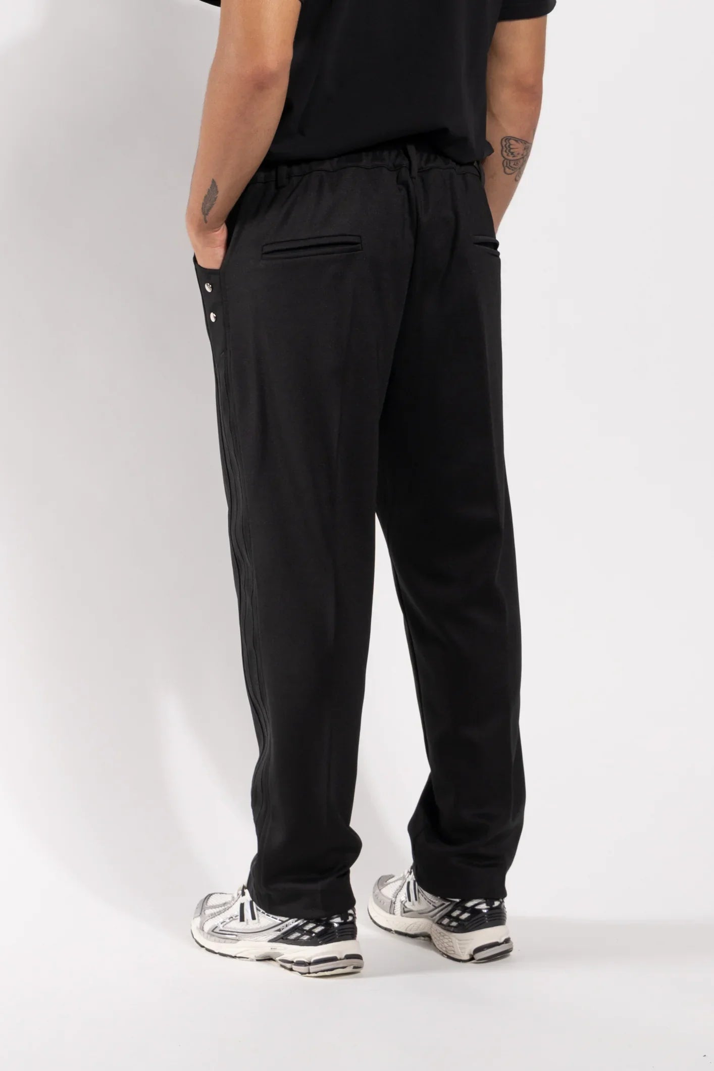 PANTALONE GAVROCHE CON BANDA LATERAL TONO SU TONO GU088